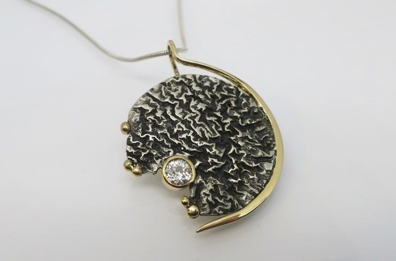 Pendentif contemporain diamant