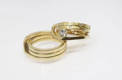 Alliances "Möbius" en or jaune 18ct et diamants Alliances "Möbius" en or jaune 18ct et diamants