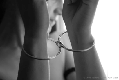 Bracelet-Menottes. Création 2009 Bracelet-Menottes. Création 2009