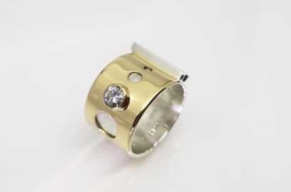 Anneau "Mémoires" en or jaune 18ct et diamant Anneau "Mémoires" en or jaune 18ct et diamant