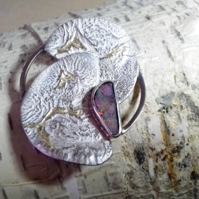 Pendentif en argent, or jaune, opale boulder (4cm env) Pendentif en argent, or jaune, opale boulder (4cm env)