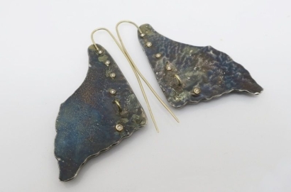 Pendentif/Boucles d'oreilles/broches "La fête du slip" (création 2022) Pendentif/Boucles d'oreilles/broches "La fête du slip" (création 2022)