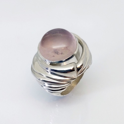 Bague "Lune" argent et quartz rose Bague "Lune" argent et quartz rose